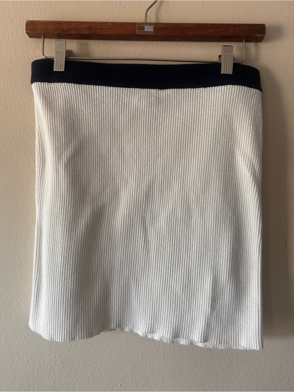 Kule Women's Cream Ribbed Knit Skirt with Navy Waistband